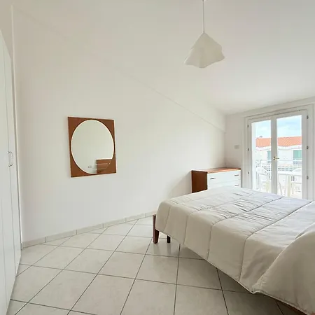 P076 - Porto Recanati, Comodo Trilocale Con Terrazzo E Lavatrice