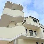 P076 - Porto Recanati, Comodo Trilocale Con Terrazzo E Lavatrice *