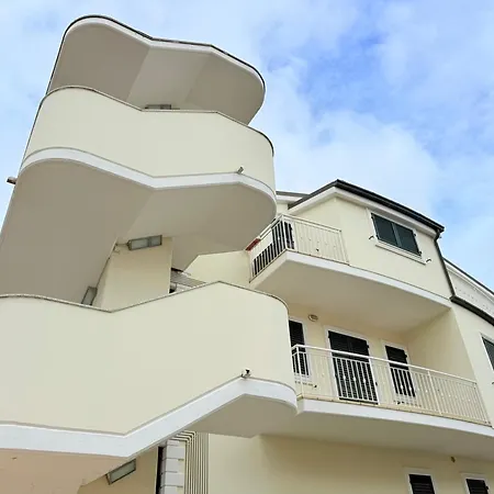 P076 - Porto Recanati, Comodo Trilocale Con Terrazzo E Lavatrice *